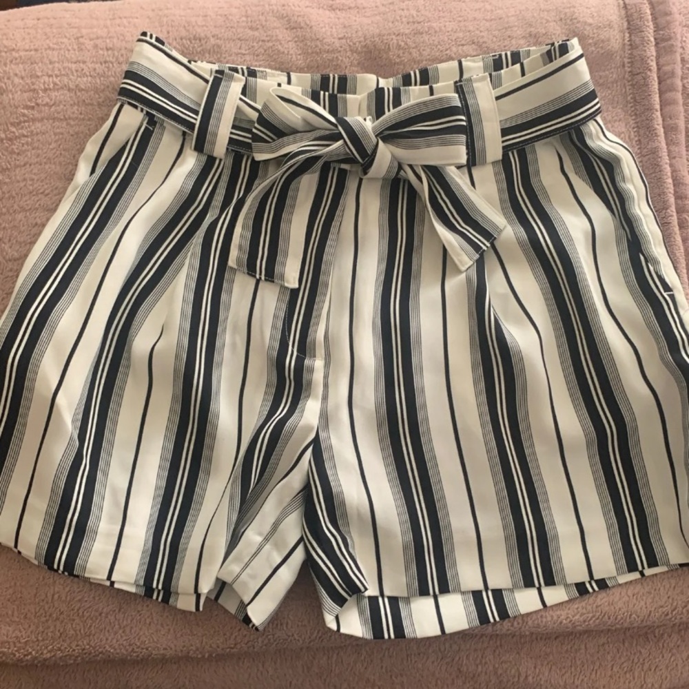 HM shorts with belt